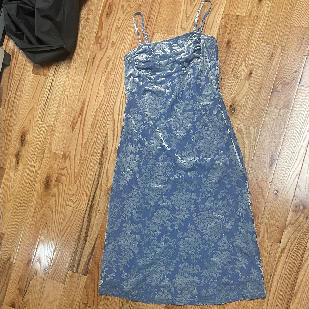 Floral Blue and White wedding guest formal velvet print Dress NWT - Picture 3 of 4